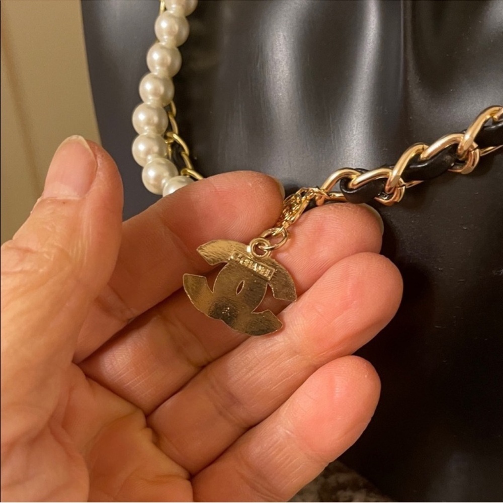 Chanel Gold and Black Link Chain Necklace with Pearl Accents - Picture 3 of 9